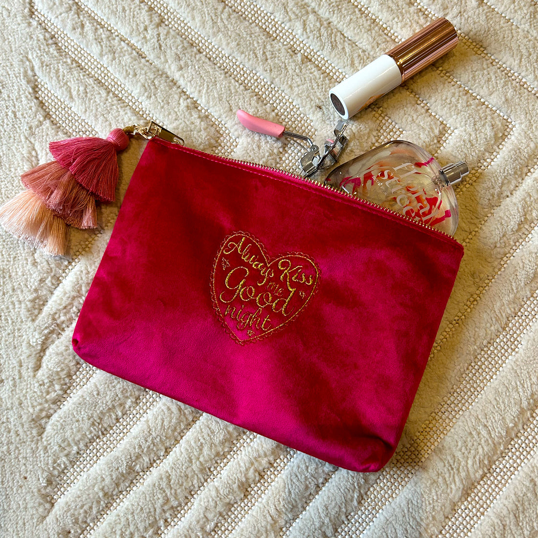 Kiss me Velvet Pouch