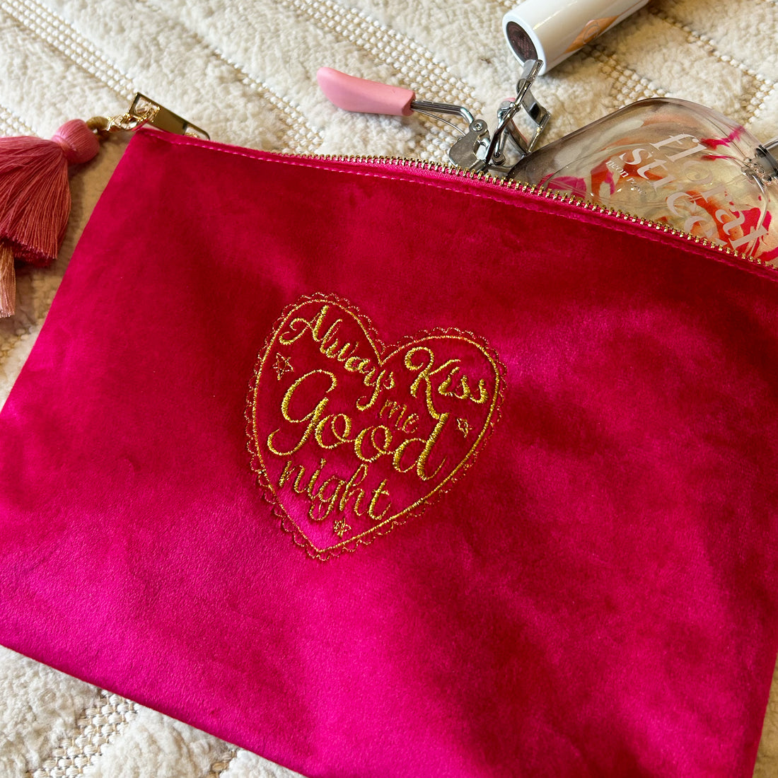 Kiss me Velvet Pouch