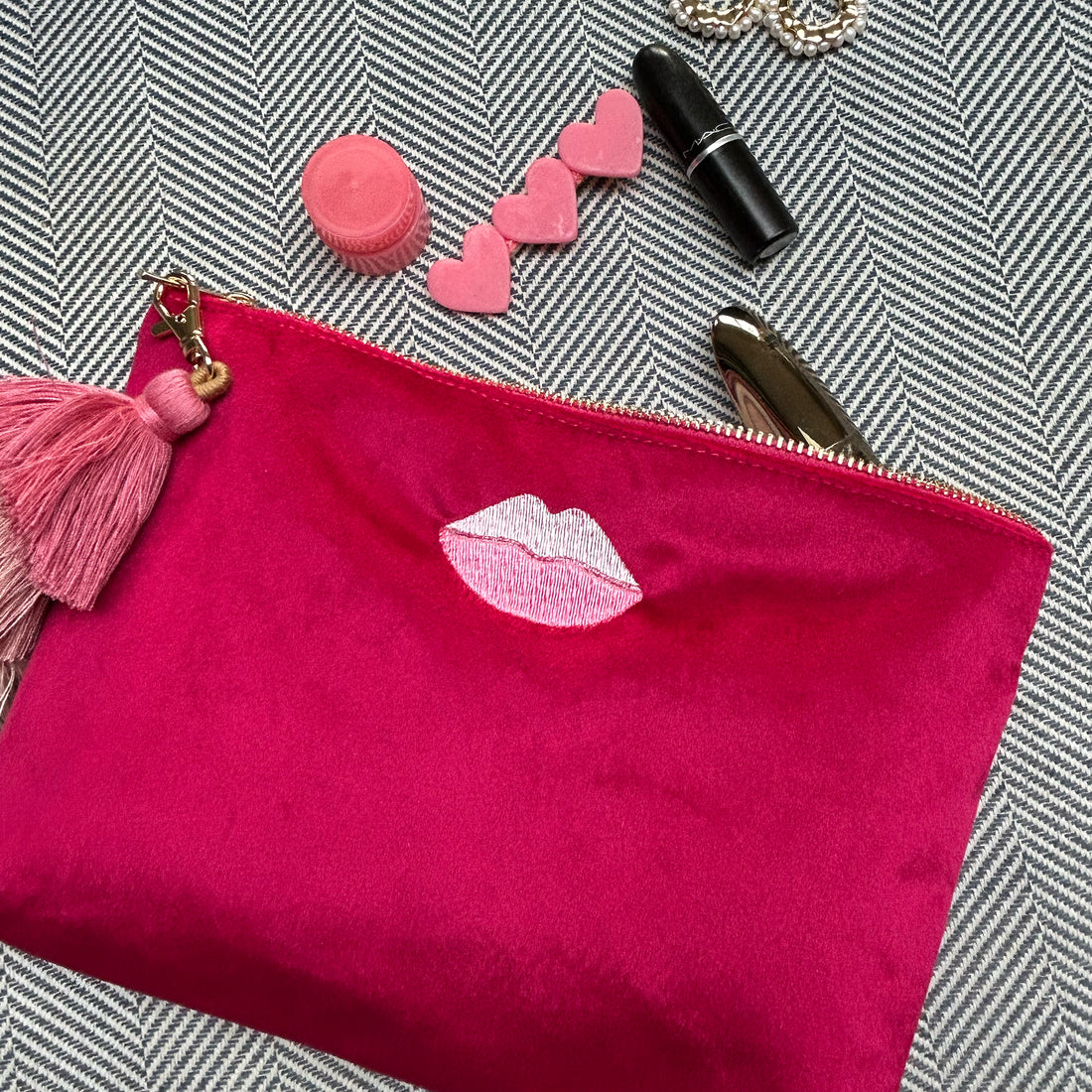 Personalized Pink Lips Velvet Beauty Bag – Valentine's Toiletry & Travel Gift