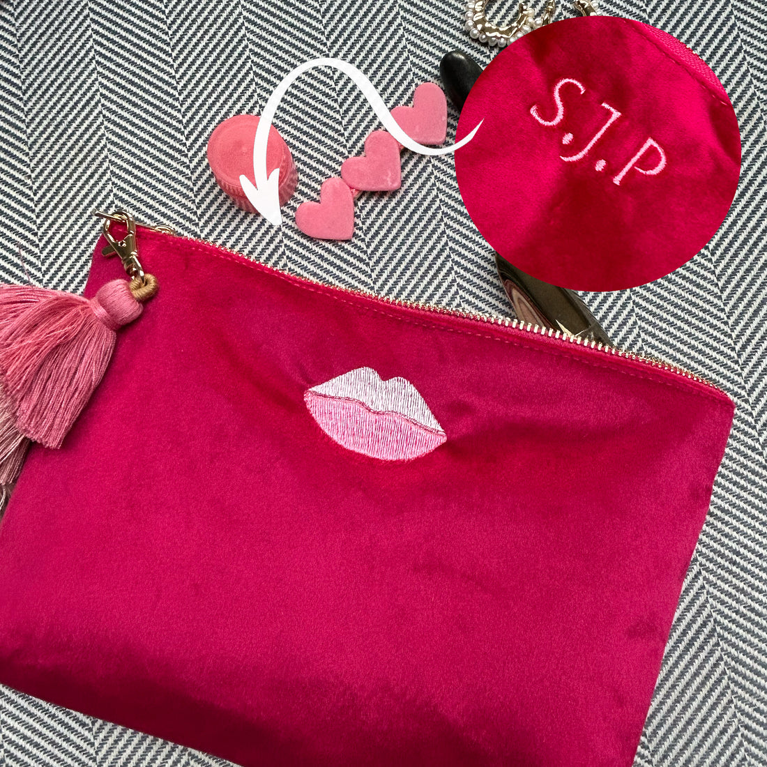 Personalized Pink Lips Velvet Beauty Bag – Valentine's Toiletry & Travel Gift